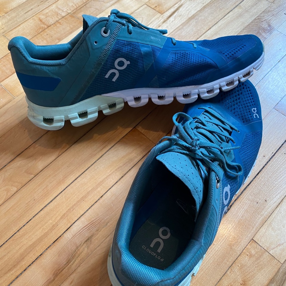 On Running Cloudflow shoes